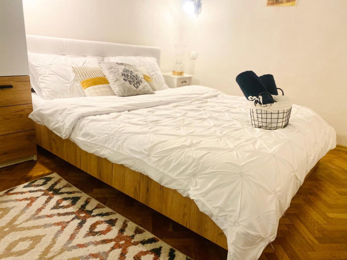 Charm Old Town Studio Apartment Брашов Екстериор снимка